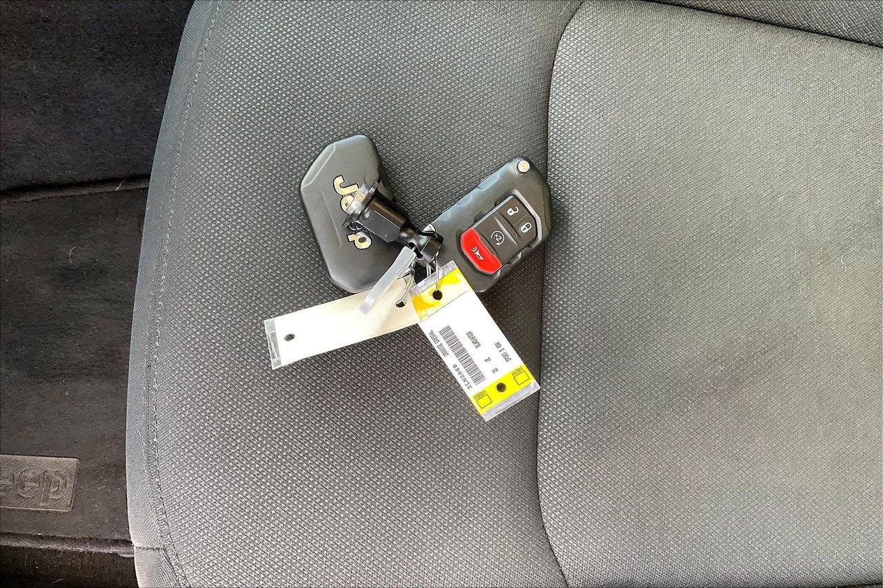 Certified 2022 Jeep Gladiator Sport image 32