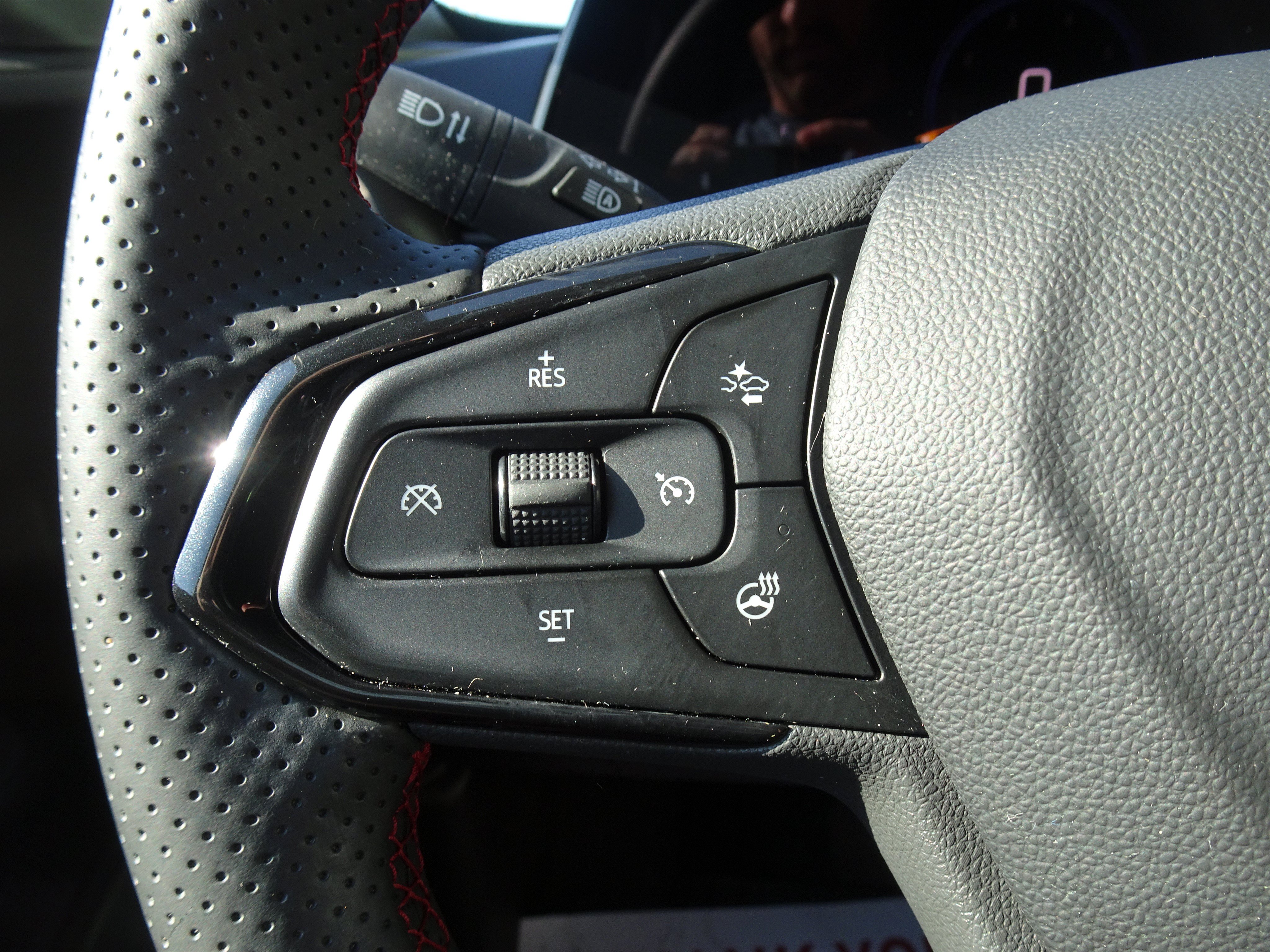 Used 2025 Chevrolet Trax RS w/ Driver Confidence Package FWD image 21