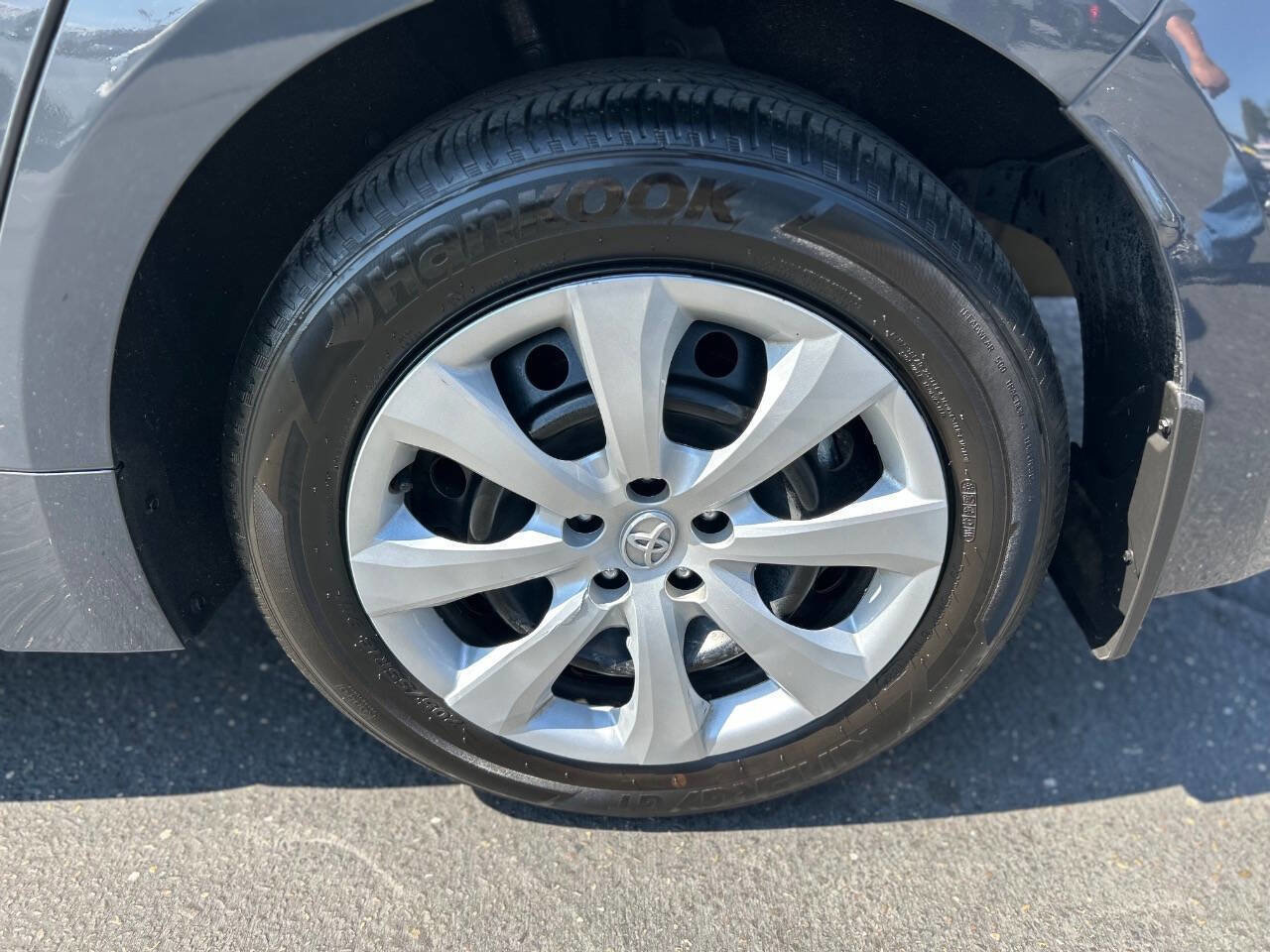 Used 2024 Toyota Corolla LE image 8