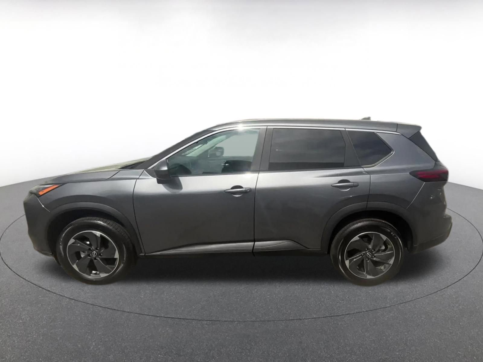Used 2025 Nissan Rogue SV FWD image 12