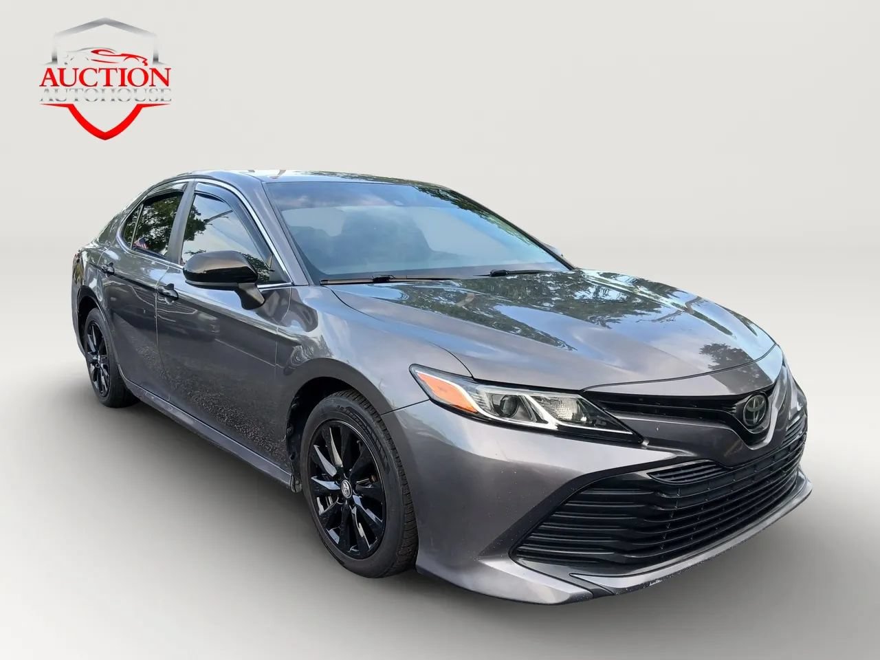 Used 2019 Toyota Camry LE FWD image 3