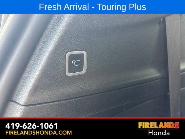 Used 2019 Chrysler Pacifica Touring Plus w/ S Appearance Package FWD image 12