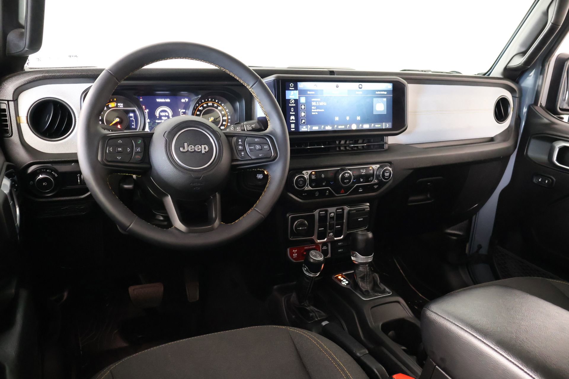 Used 2024 Jeep Wrangler Unlimited Sport AWD/4WD image 2