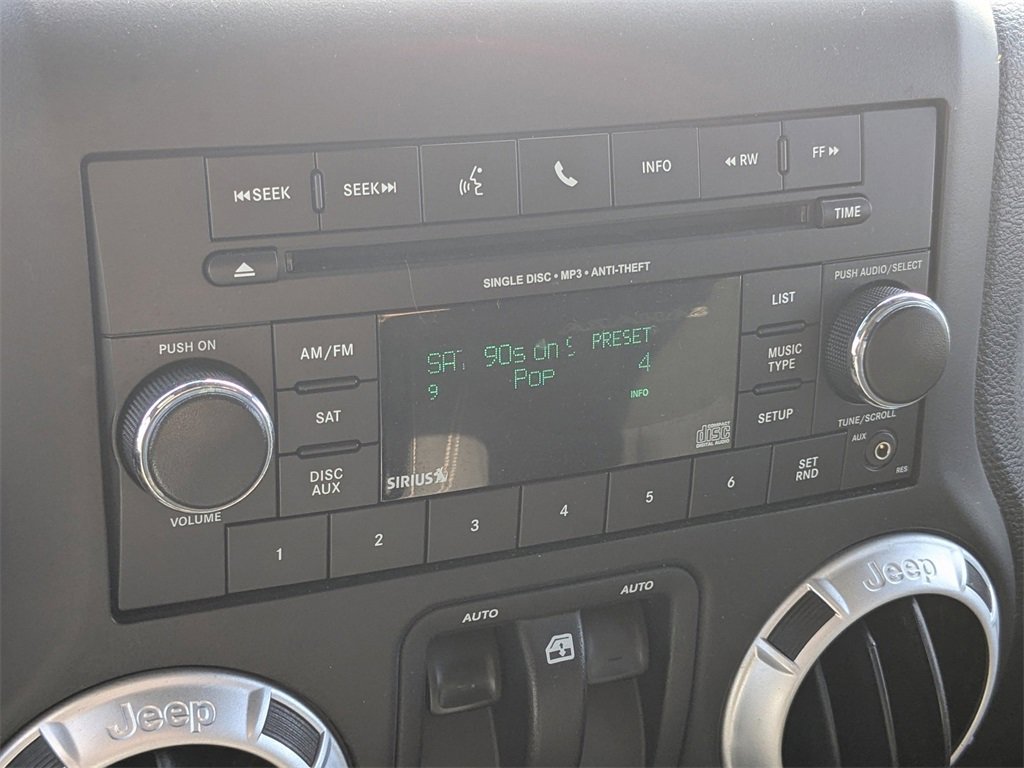 Used 2016 Jeep Wrangler Sahara w/ Connectivity Group image 19