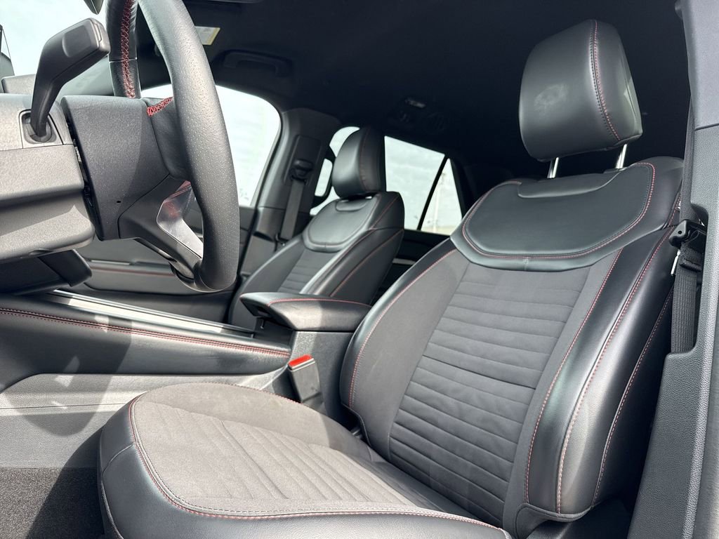 Used 2025 Ford Explorer ST-Line w/ ST-Line Street Pack image 13