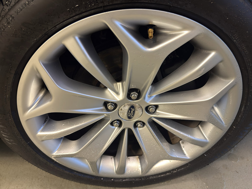 Used 2017 Ford Taurus Limited FWD image 37