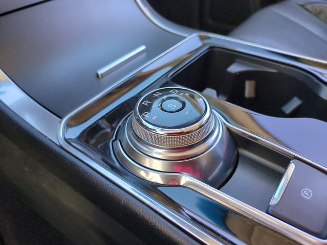 Used 2019 Ford Edge Titanium FWD image 12