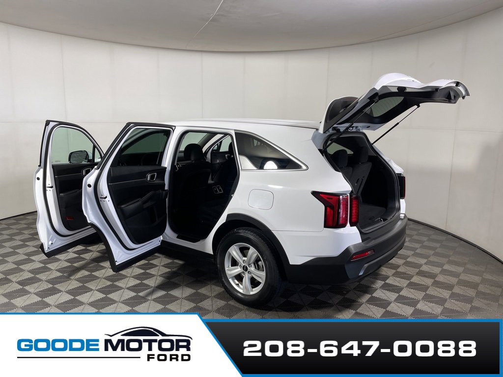 Used 2022 Kia Sorento LX image 12
