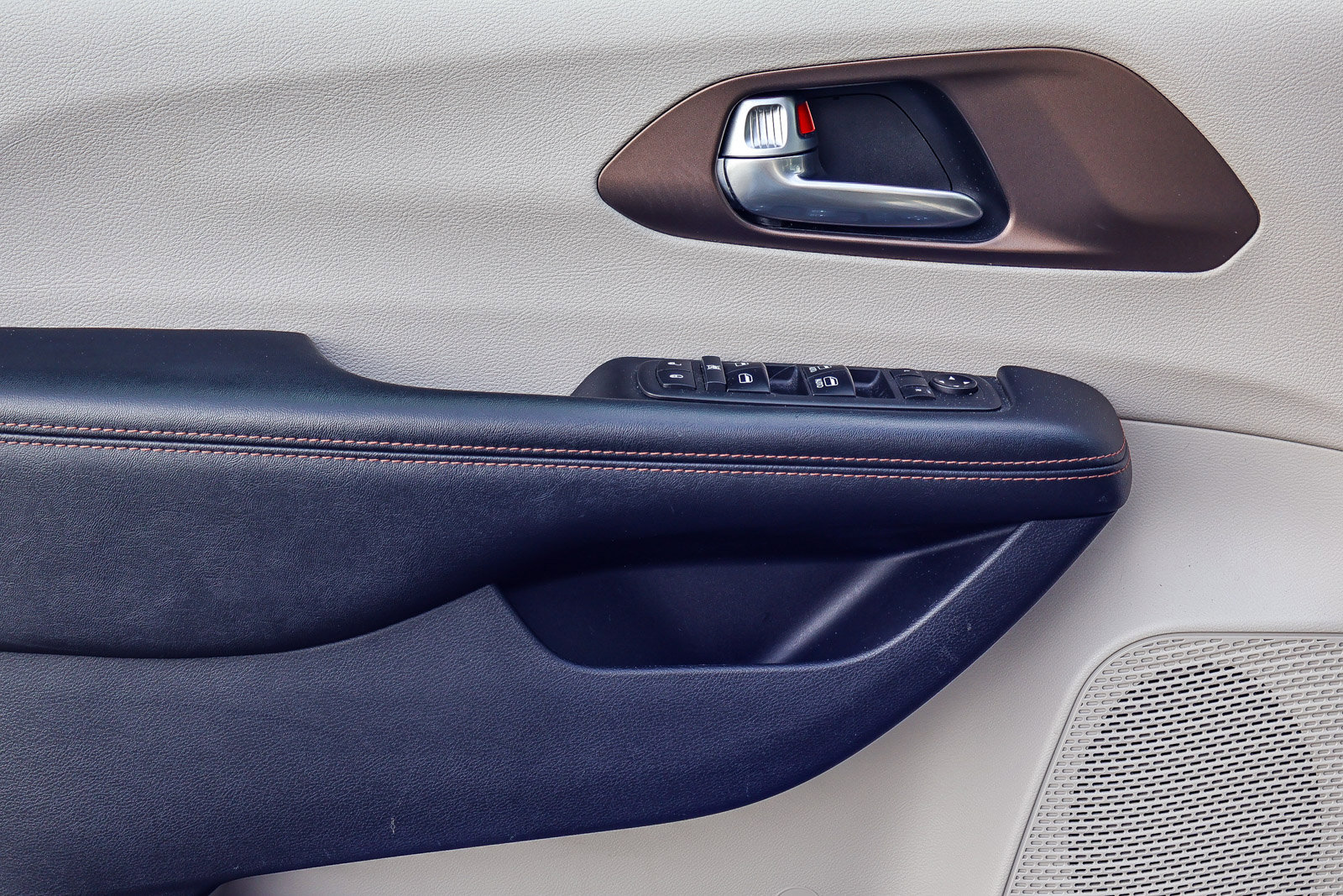 Used 2018 Chrysler Pacifica Touring Plus image 9