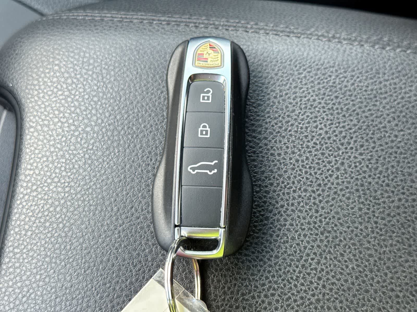 Used 2025 Porsche Cayenne AWD/4WD image 43