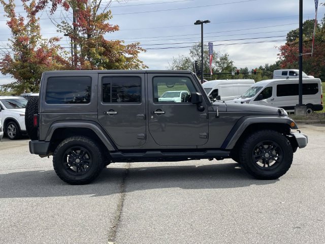 Used 2017 Jeep Wrangler Unlimited Sahara w/ Connectivity Group AWD/4WD image 6