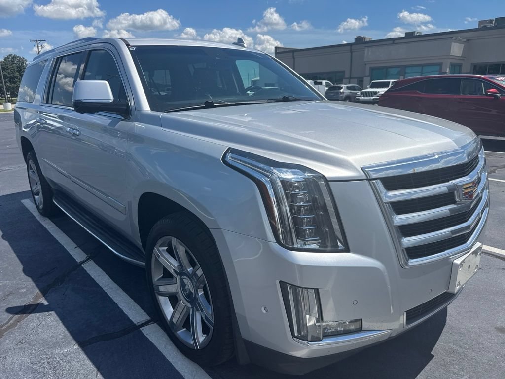 Used 2019 Cadillac Escalade ESV Luxury AWD/4WD image 3