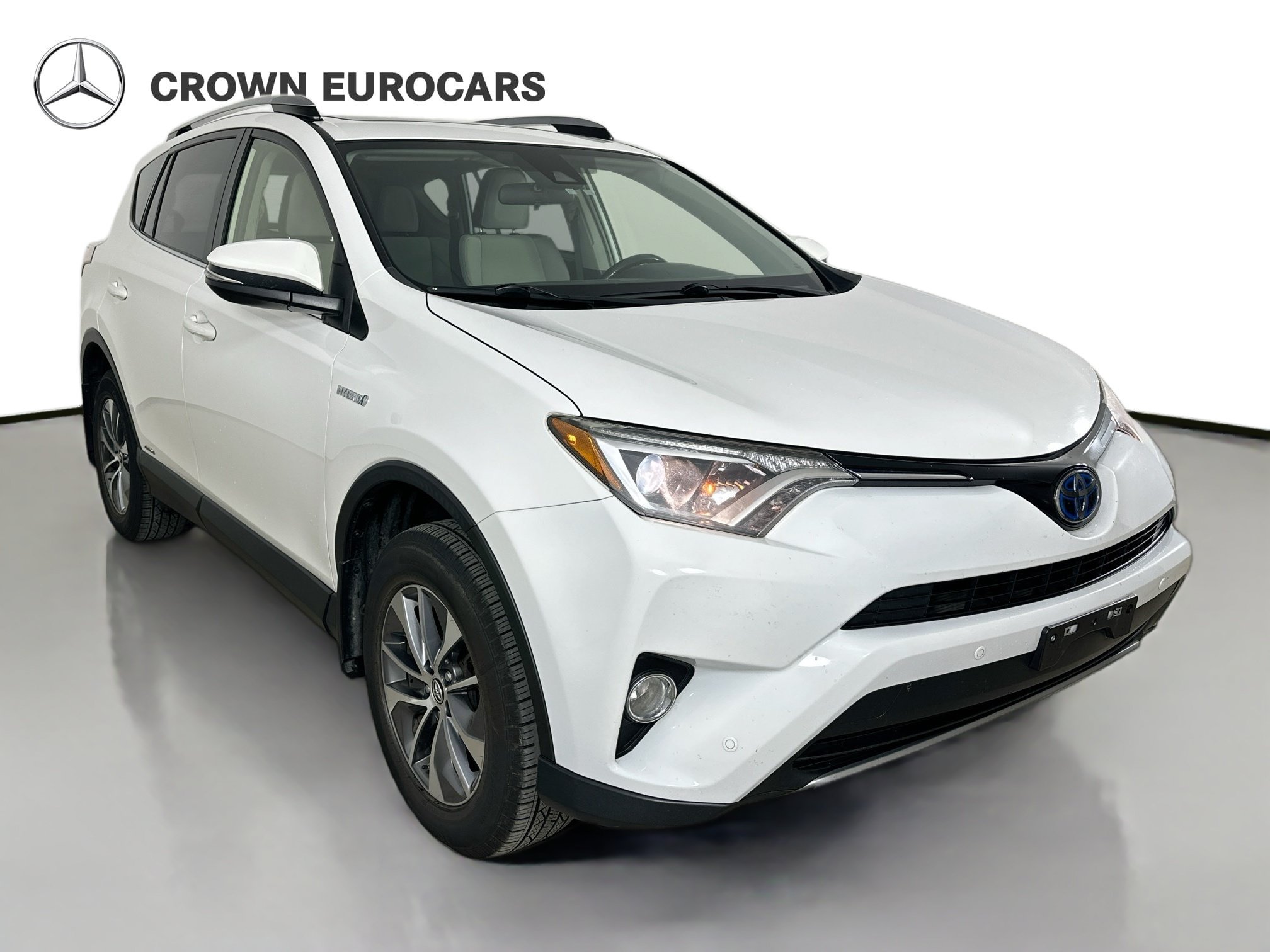 Used 2018 Toyota RAV4 XLE w/ Convenience Package AWD/4WD image 3
