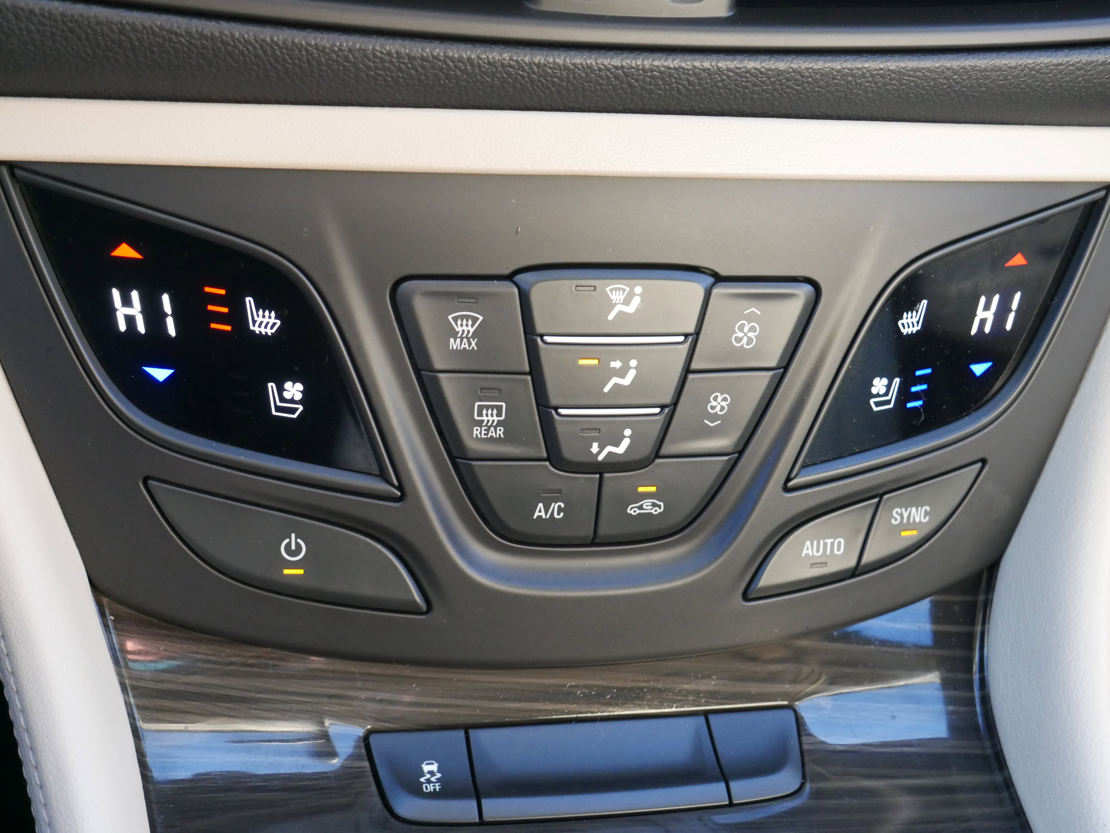 Used 2019 Buick Envision Premium w/ Driver Confidence Package image 22