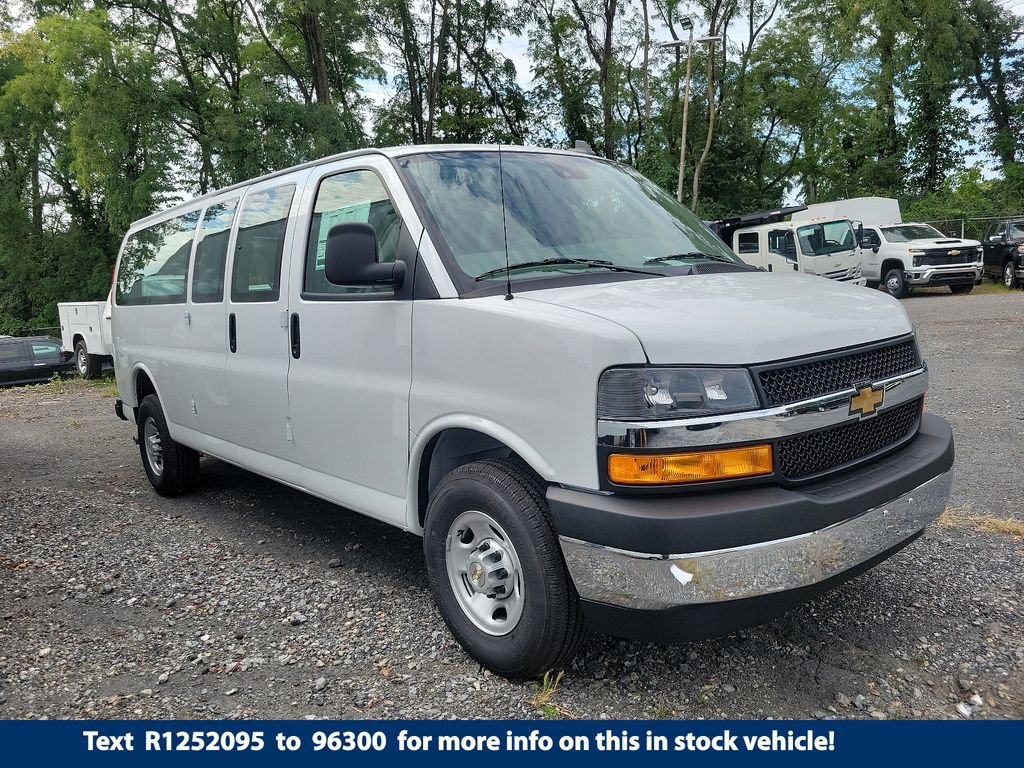New 2024 Chevrolet Express 3500 Extended RWD image 31