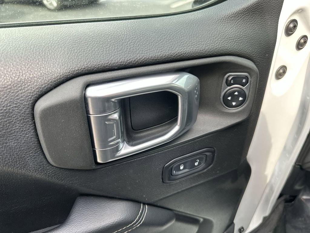 Used 2020 Jeep Wrangler Unlimited Sahara image 13
