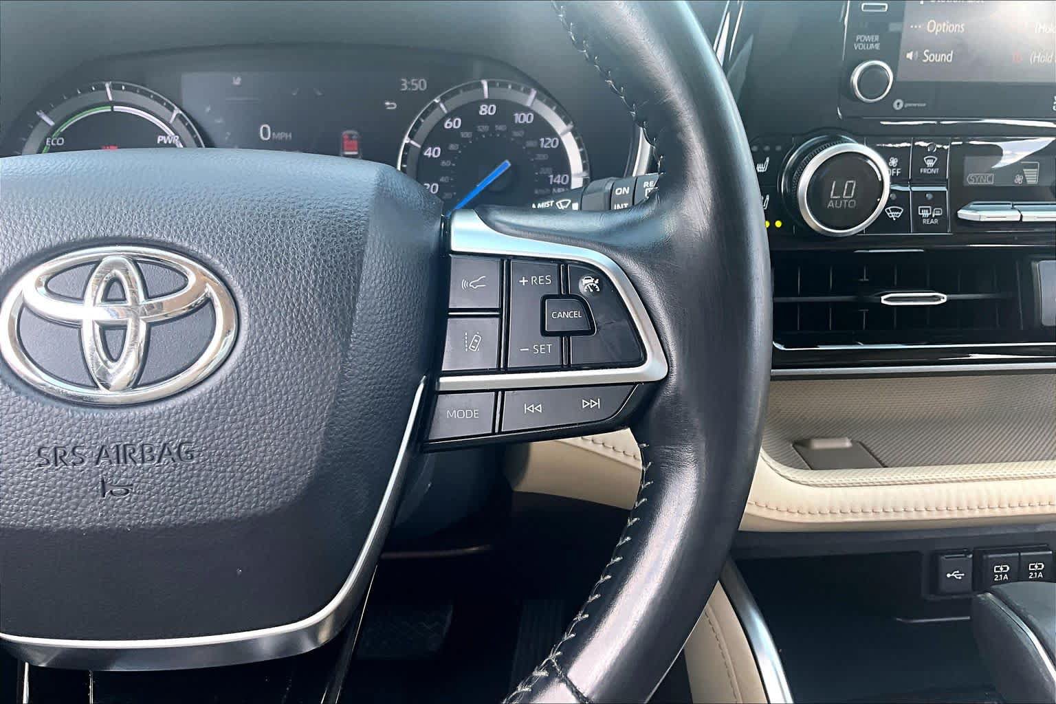 Used 2021 Toyota Highlander Limited AWD/4WD image 25