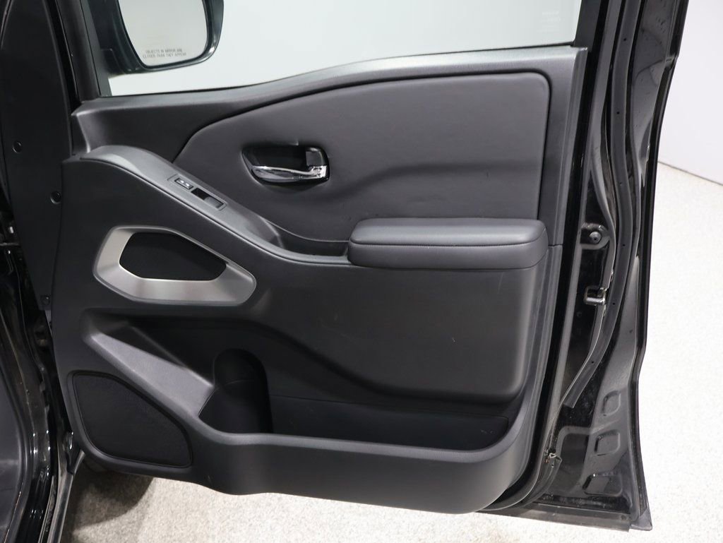 Used 2024 Nissan Frontier SV image 23