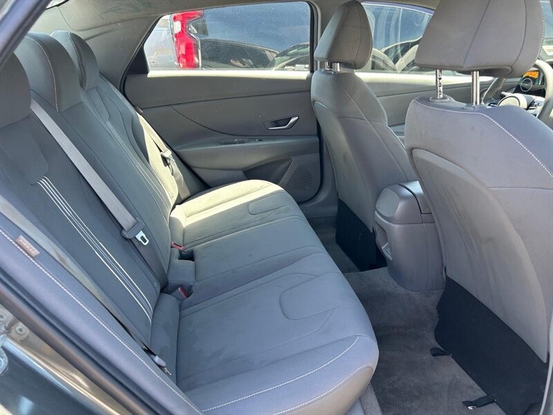 Used 2024 Hyundai Elantra SEL FWD image 15