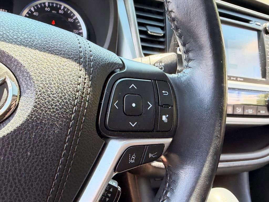 Used 2018 Toyota Highlander XLE AWD/4WD image 18