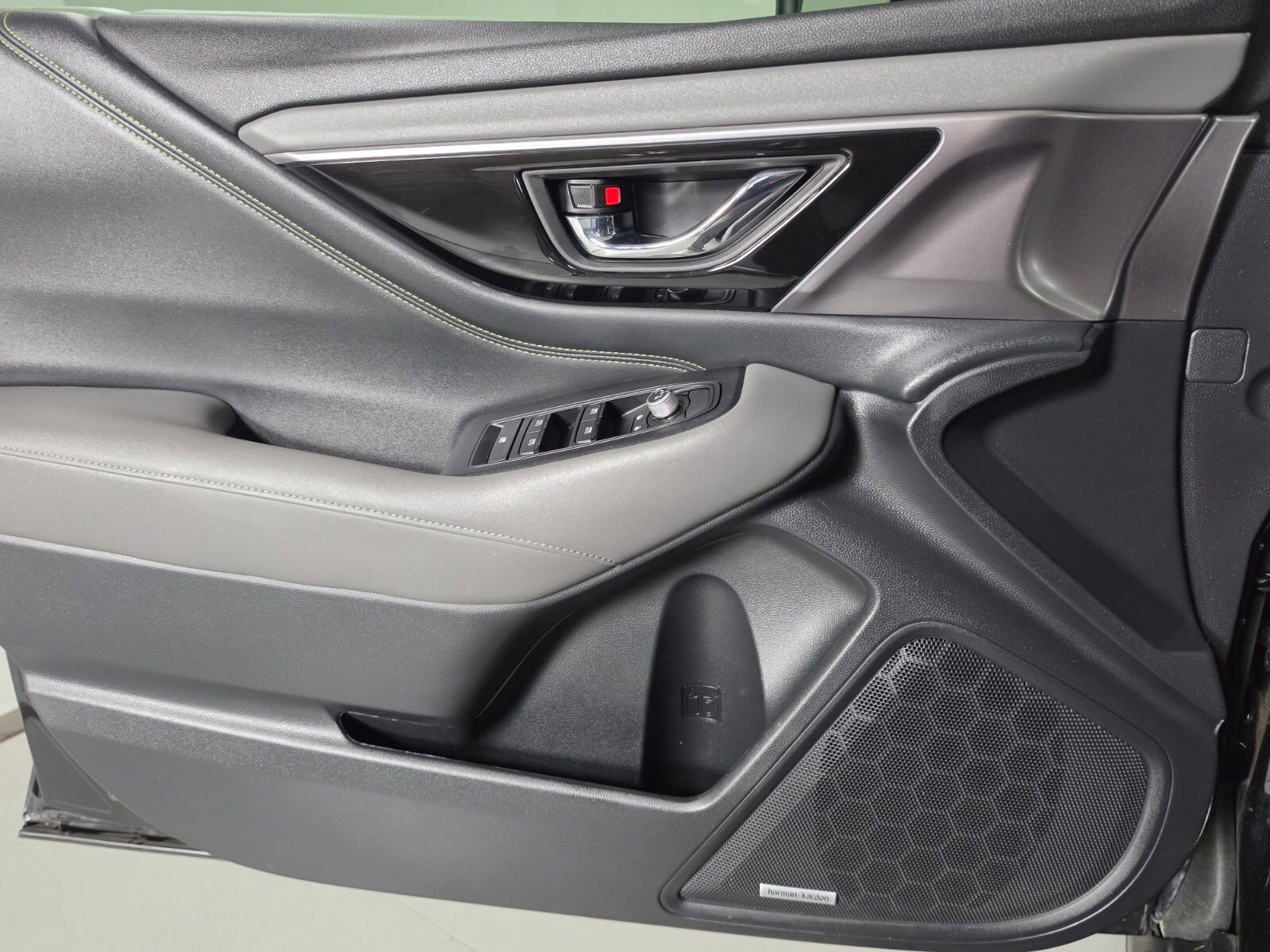 Certified 2025 Subaru Outback Onyx Edition AWD/4WD image 35