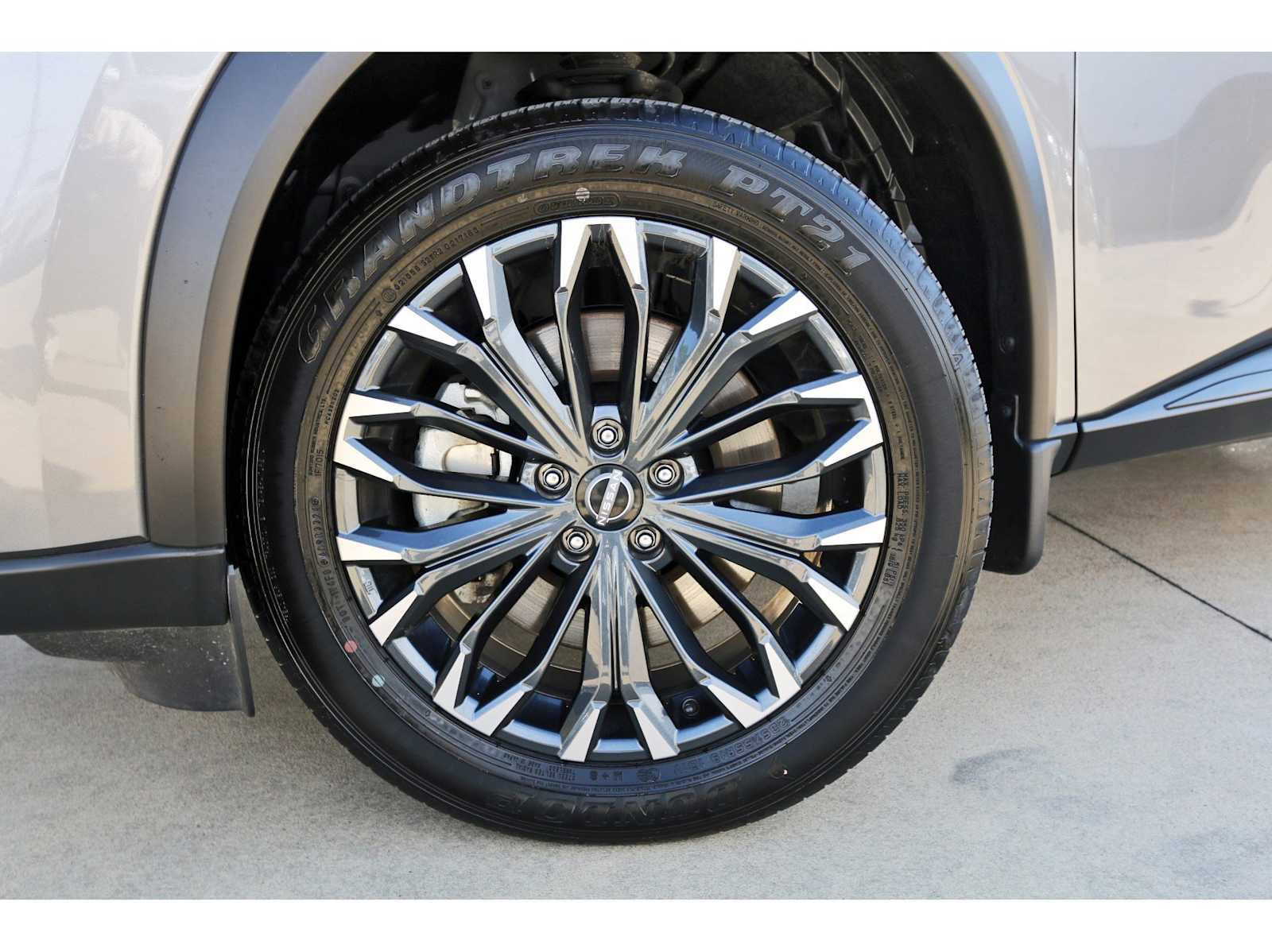 Used 2025 Nissan Rogue SL w/ Tech Package image 30