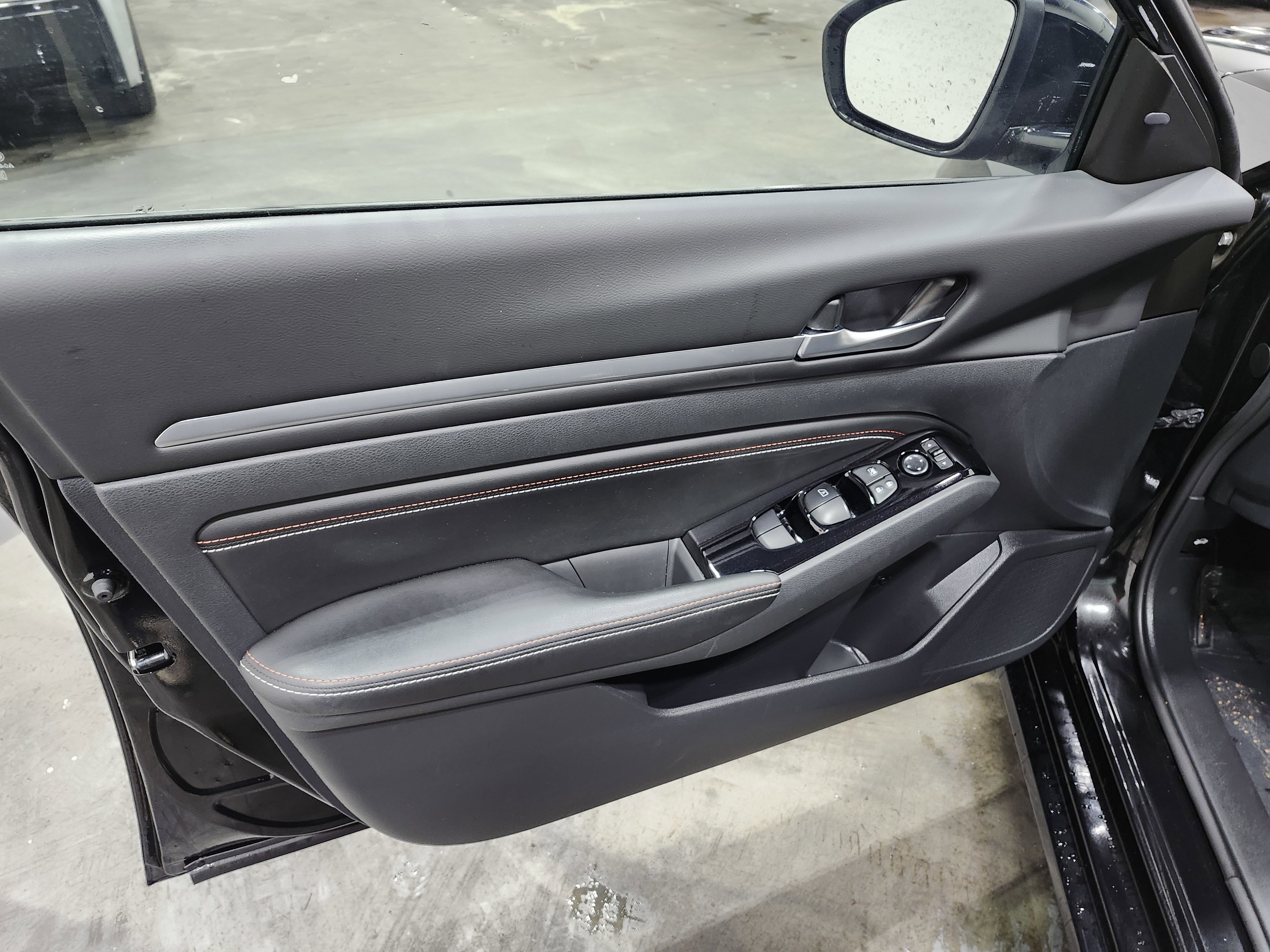 Used 2023 Nissan Altima 2.5 SR w/ SR Premium Package image 29