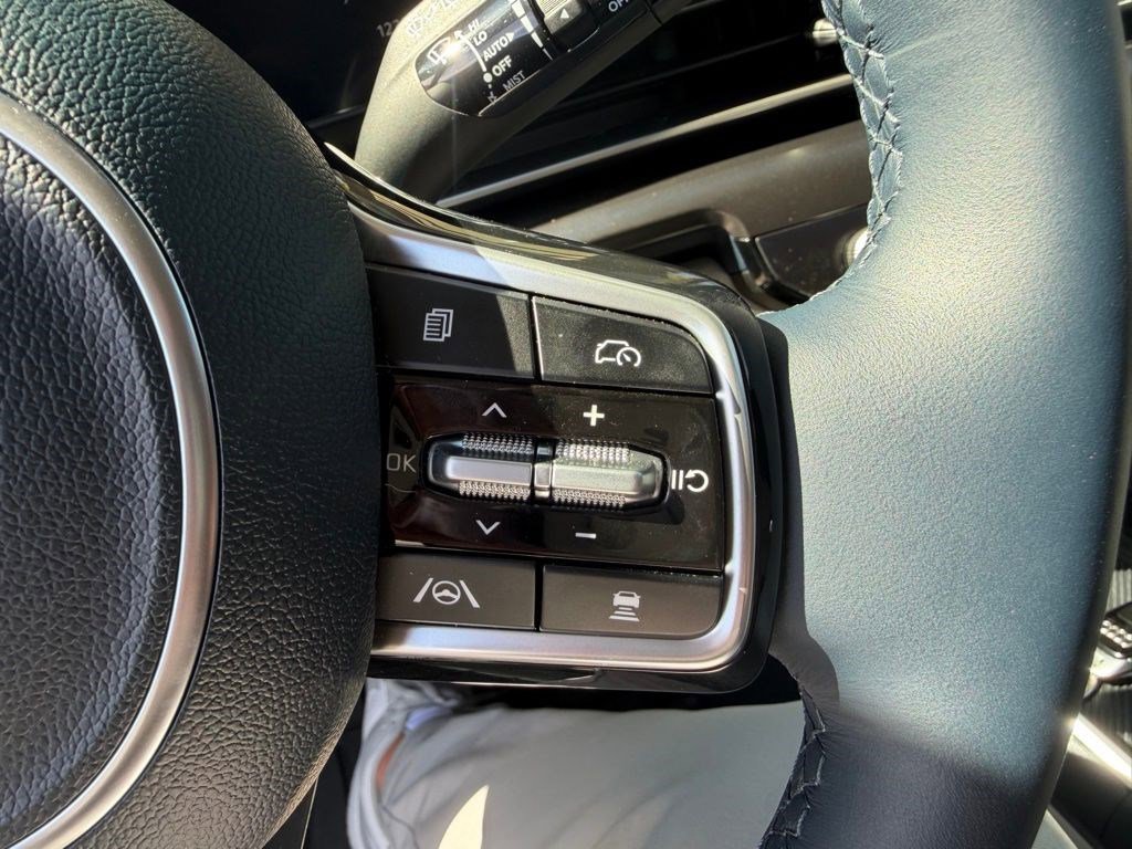 Used 2026 Kia Carnival SX Prestige image 11