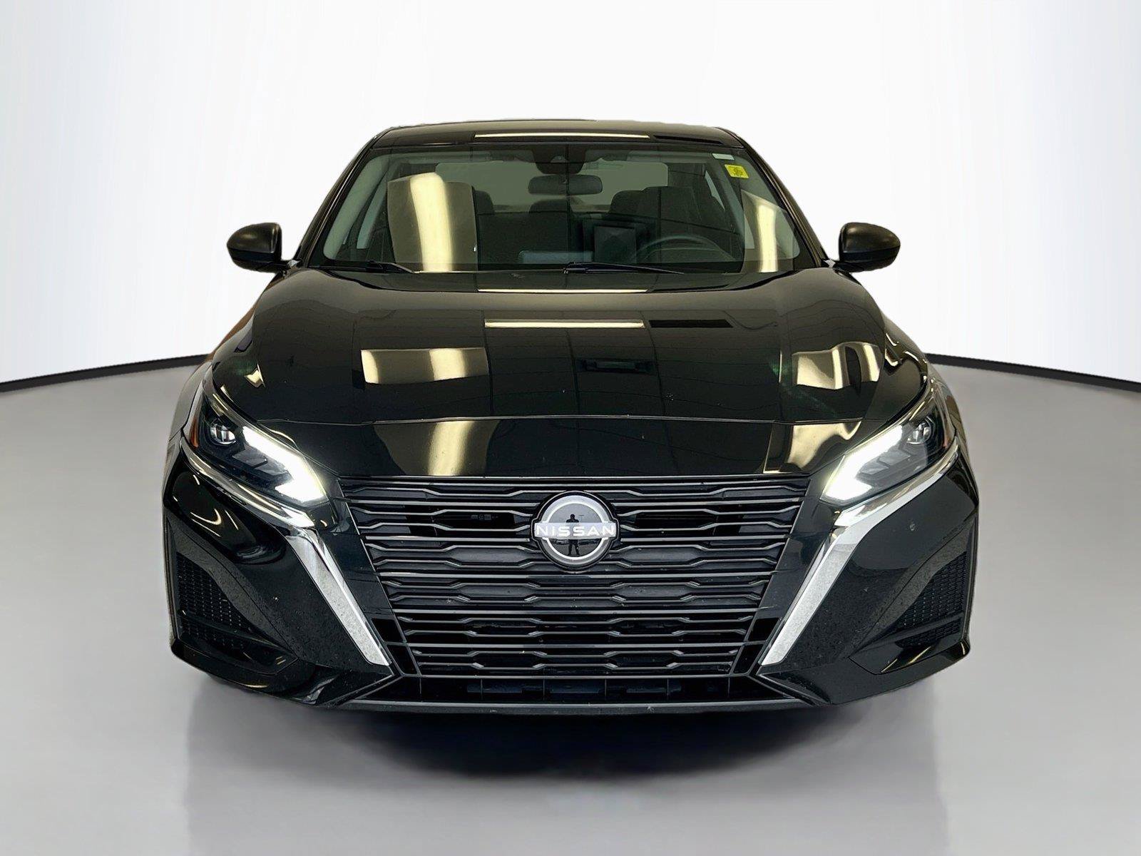 Used 2025 Nissan Altima 2.5 SV AWD/4WD image 3