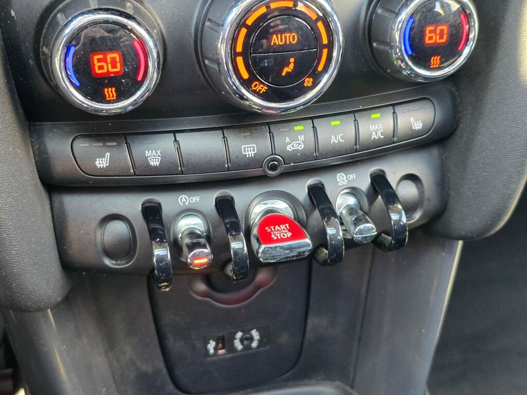Used 2015 MINI Cooper 4-Door Hardtop FWD image 24