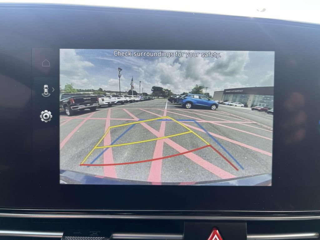 Used 2024 Hyundai Elantra SEL FWD image 21