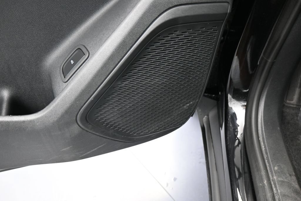 Used 2024 Chevrolet Traverse LS FWD image 16