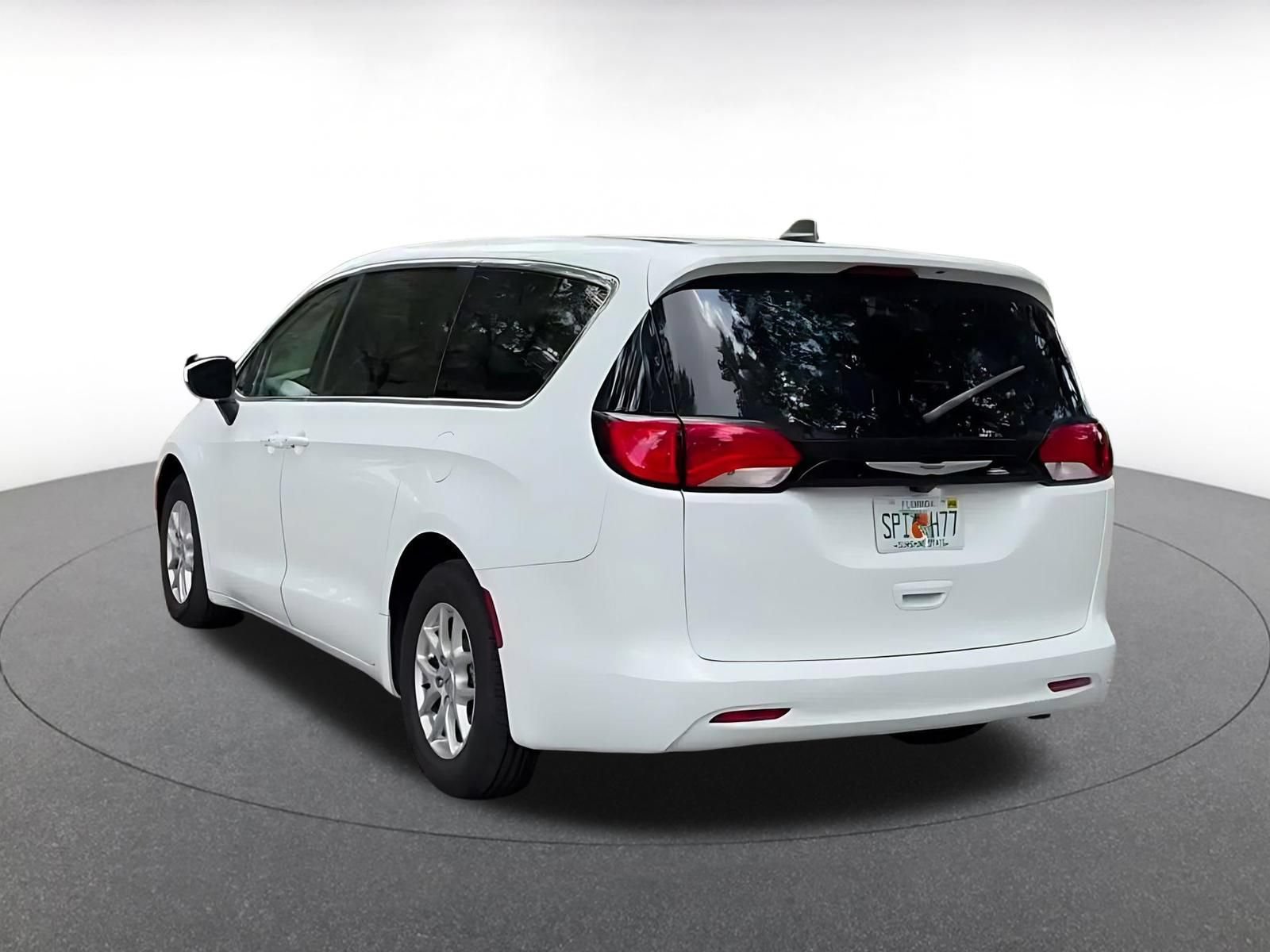 Used 2023 Chrysler Voyager LX FWD image 11