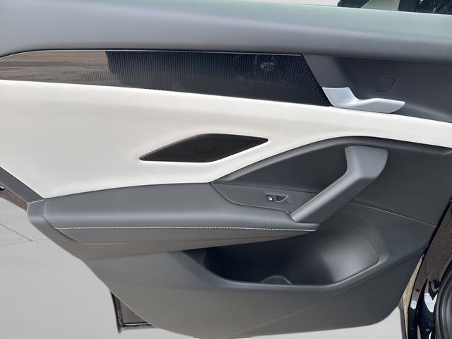 New 2025 Volkswagen Tiguan SE image 16