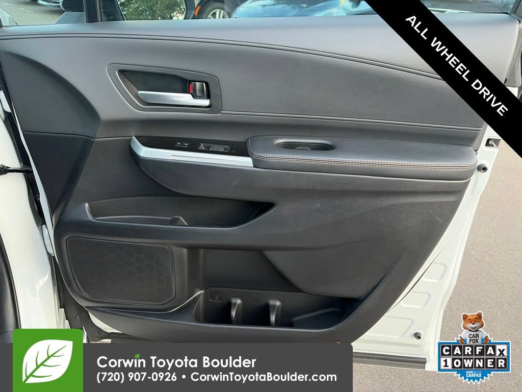 Used 2025 Toyota Sienna Platinum AWD/4WD image 11