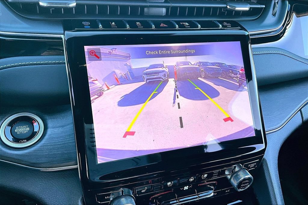 Used 2023 Jeep Grand Cherokee Overland w/ Luxury Tech Group IV AWD/4WD image 14