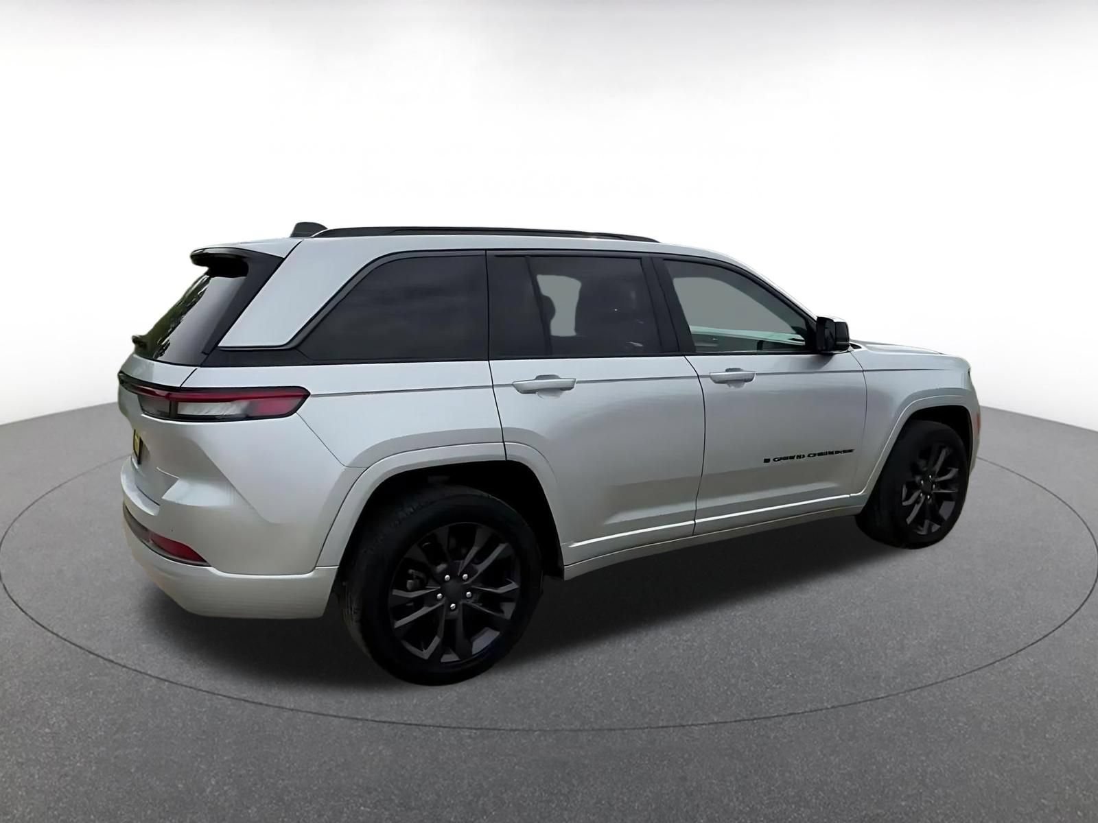 Used 2026 Jeep Grand Cherokee Limited AWD/4WD image 14