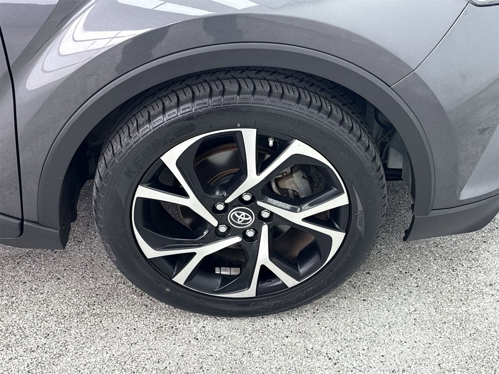 Used 2018 Toyota C-HR XLE image 37