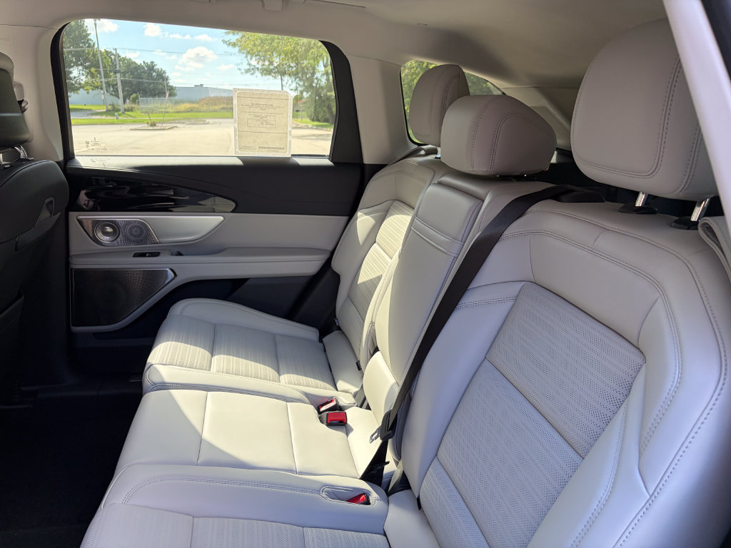 New 2026 Lincoln Nautilus Reserve AWD/4WD image 16