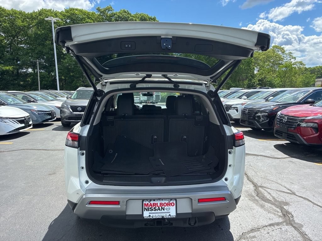 Certified 2024 Nissan Pathfinder Platinum w/ Cargo Package AWD/4WD image 13