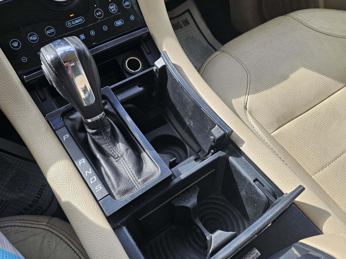 Used 2013 Ford Taurus Limited FWD image 20