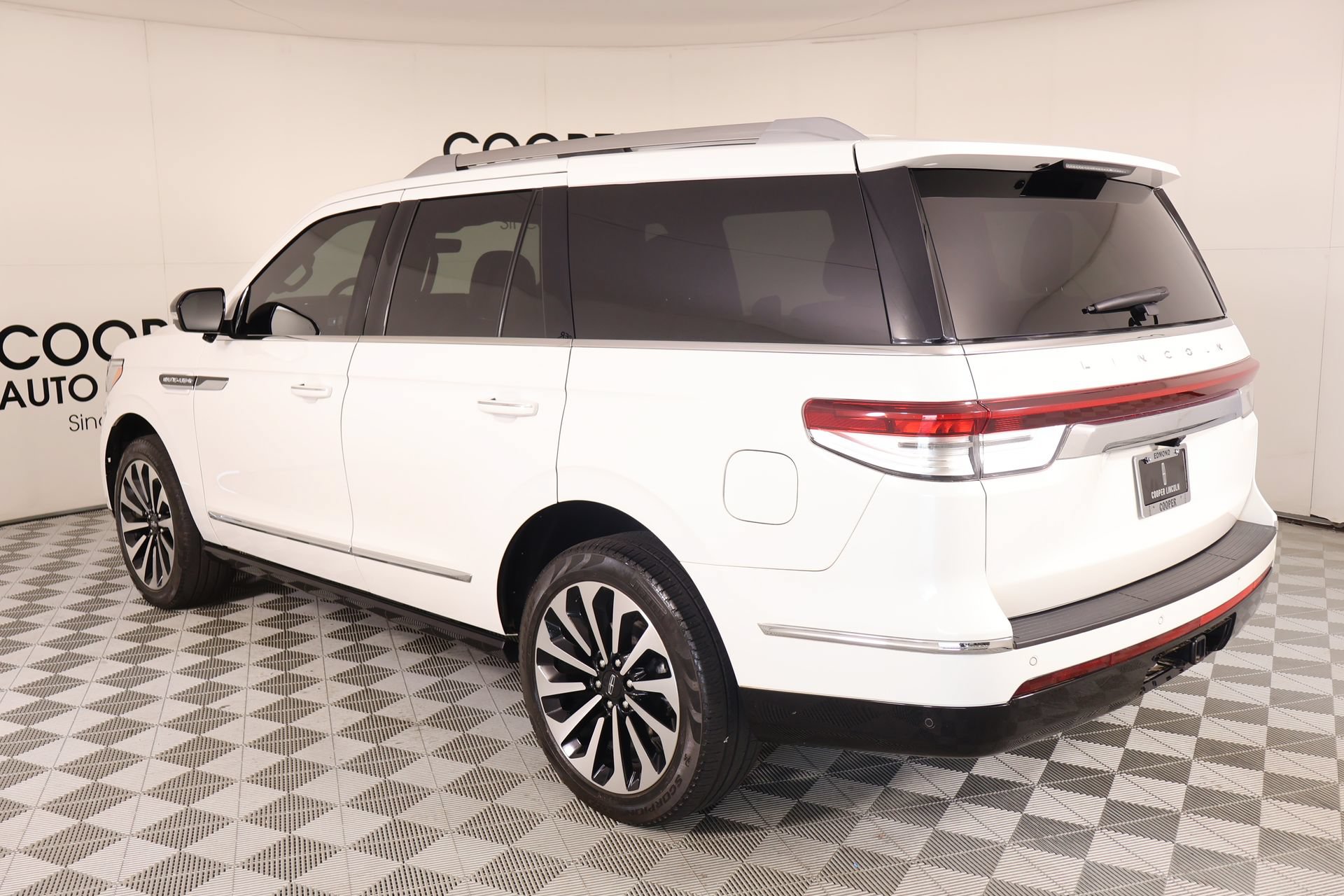 Used 2022 Lincoln Navigator Reserve AWD/4WD image 24