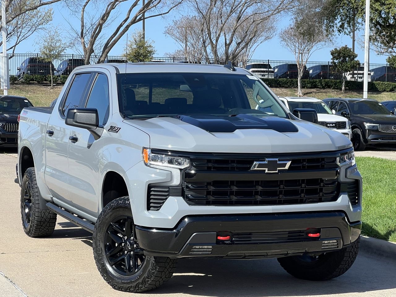 Used 2024 Chevrolet Silverado 1500 LT Trail Boss w/ Convenience Package II image 2