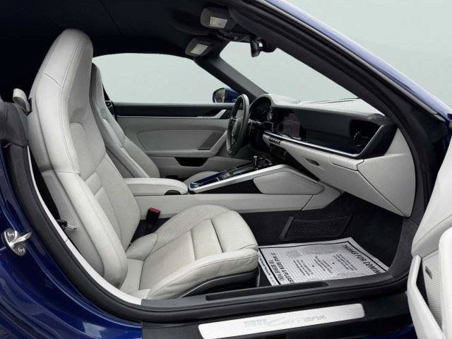 Used 2024 Porsche 911 Carrera RWD image 36
