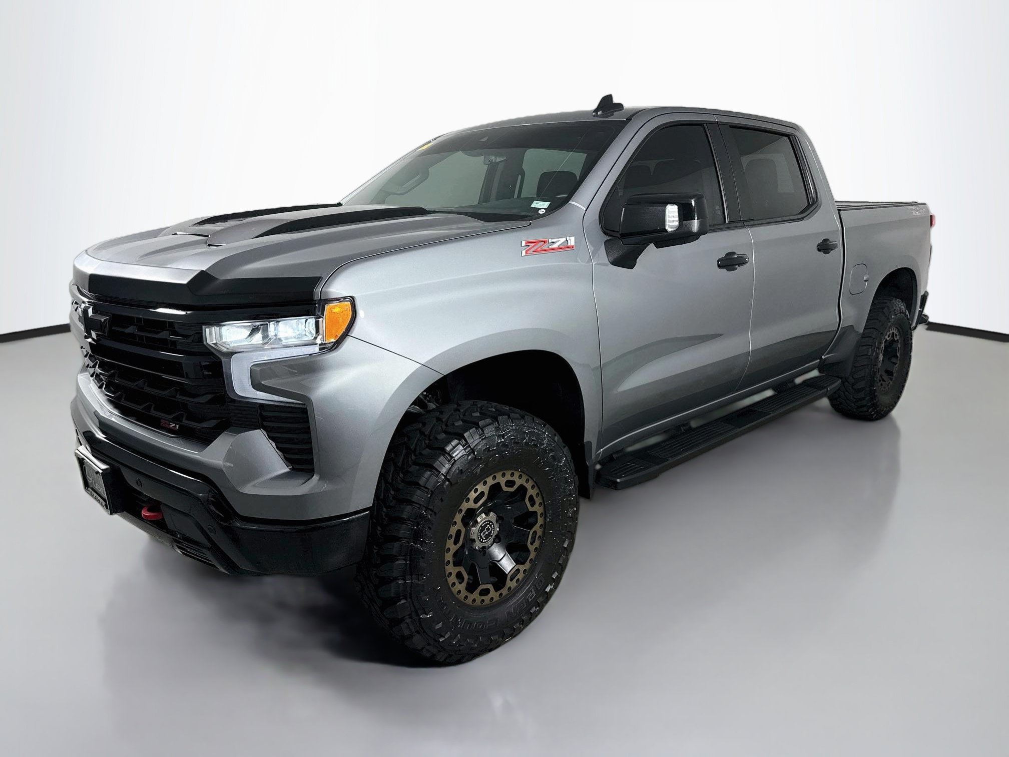 Used 2025 Chevrolet Silverado 1500 LT Trail Boss w/ Convenience Package II AWD/4WD image 3