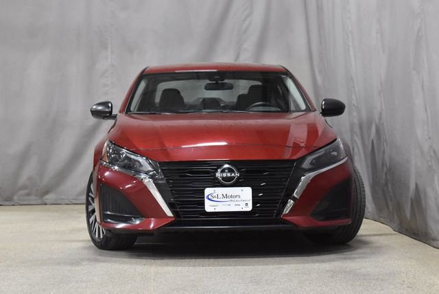 Used 2024 Nissan Altima 2.5 SV image 4