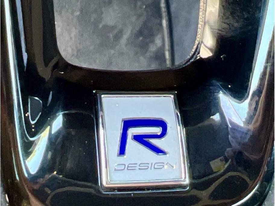 Used 2019 Volvo S60 T5 R-Design image 17