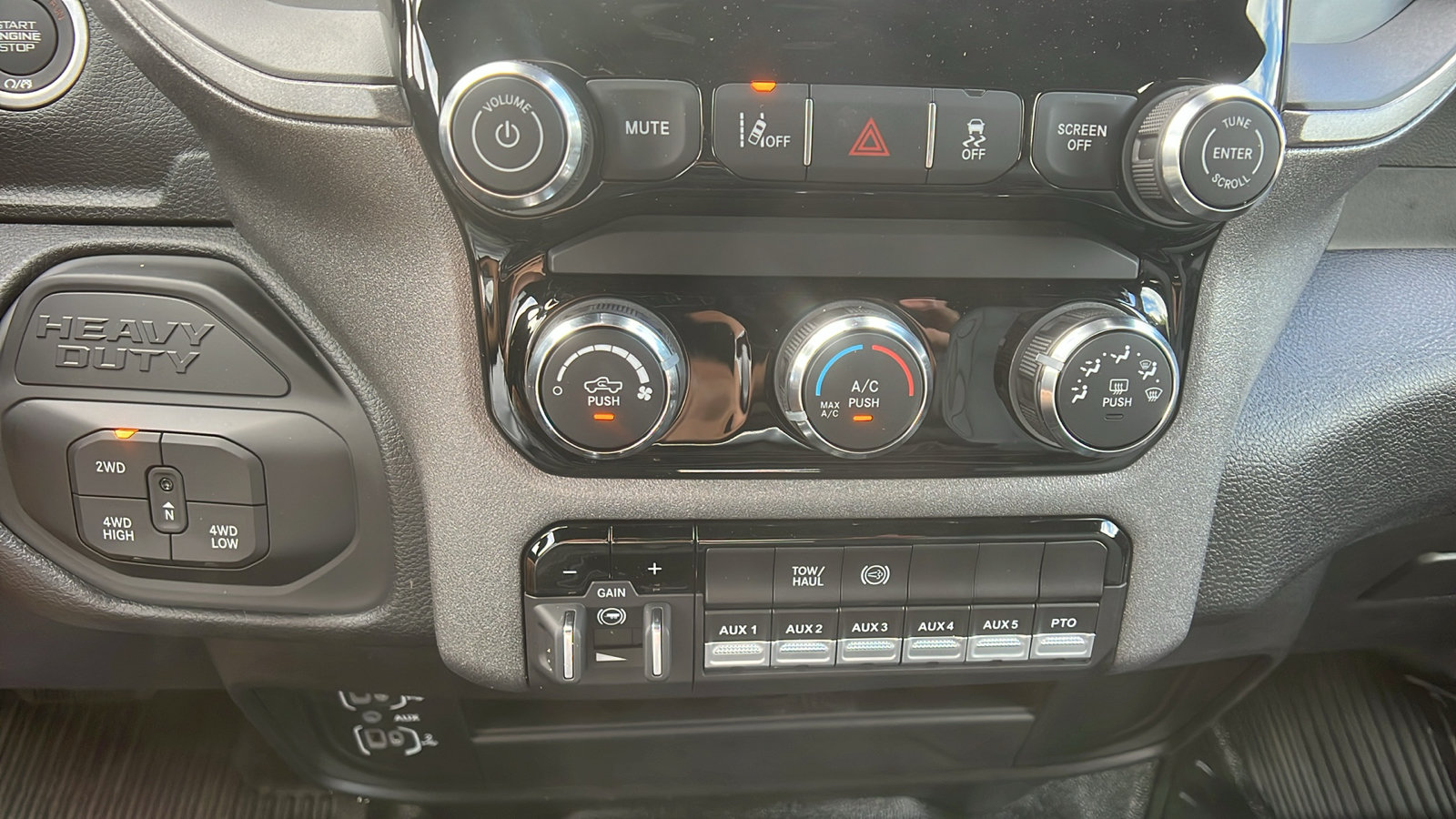 New 2025 RAM 5500 Tradesman w/ Safety Group AWD/4WD image 28