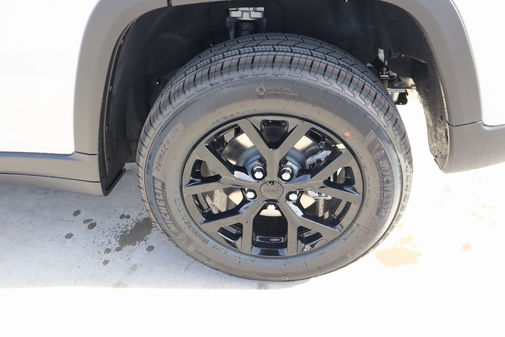 New 2025 Jeep Grand Cherokee Altitude image 18