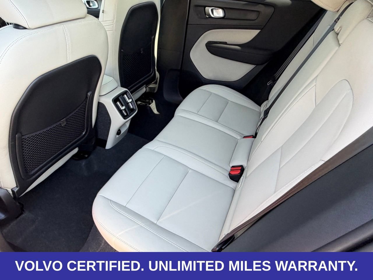 Certified 2024 Volvo XC40 B5 Plus AWD/4WD image 33